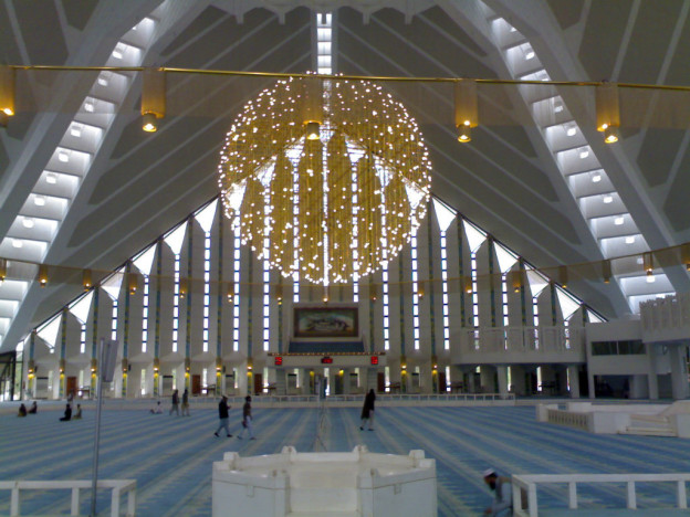 Faisal-Mosque-Interior-Picture-624x468.jpg