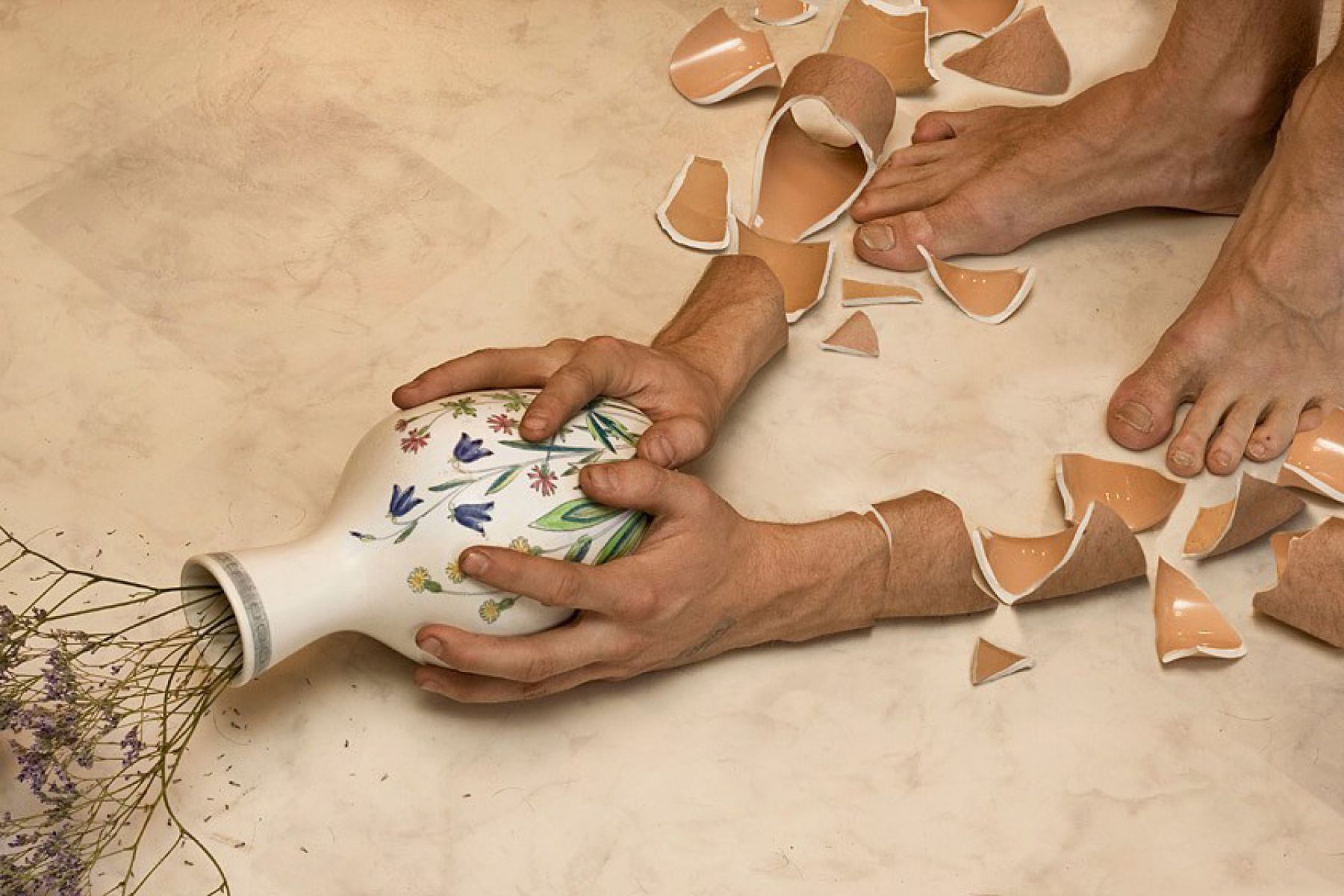 mind-blowing--unbroken-flower-vase-with-broken-arms.jpg