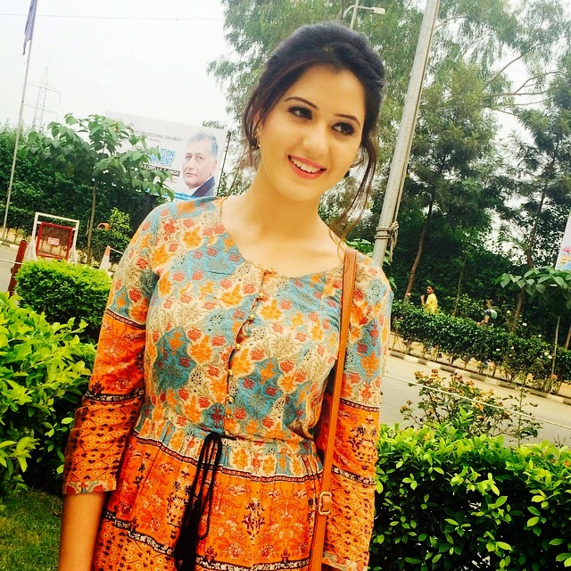 Punjabi-Actress-Isha-Rikhi-Instagram-pics-in-Salwar-Kameez.jpg