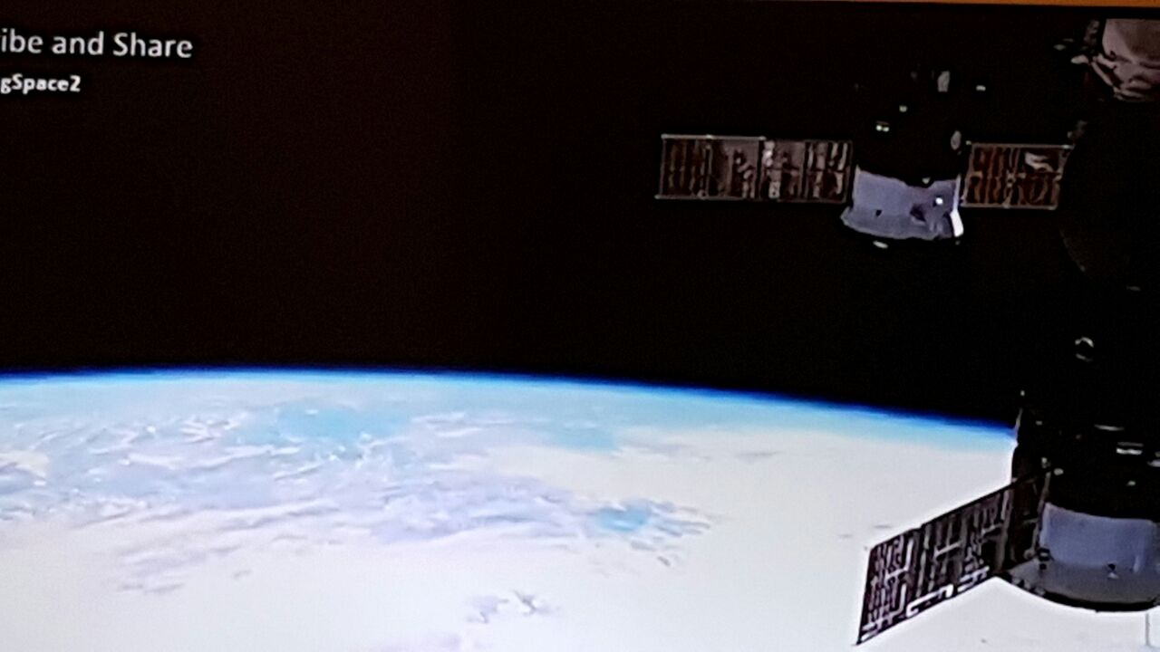 Live feed from international space station earth view online.