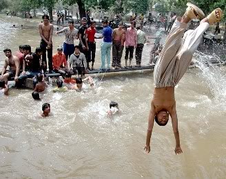 lahore_canal2.jpg