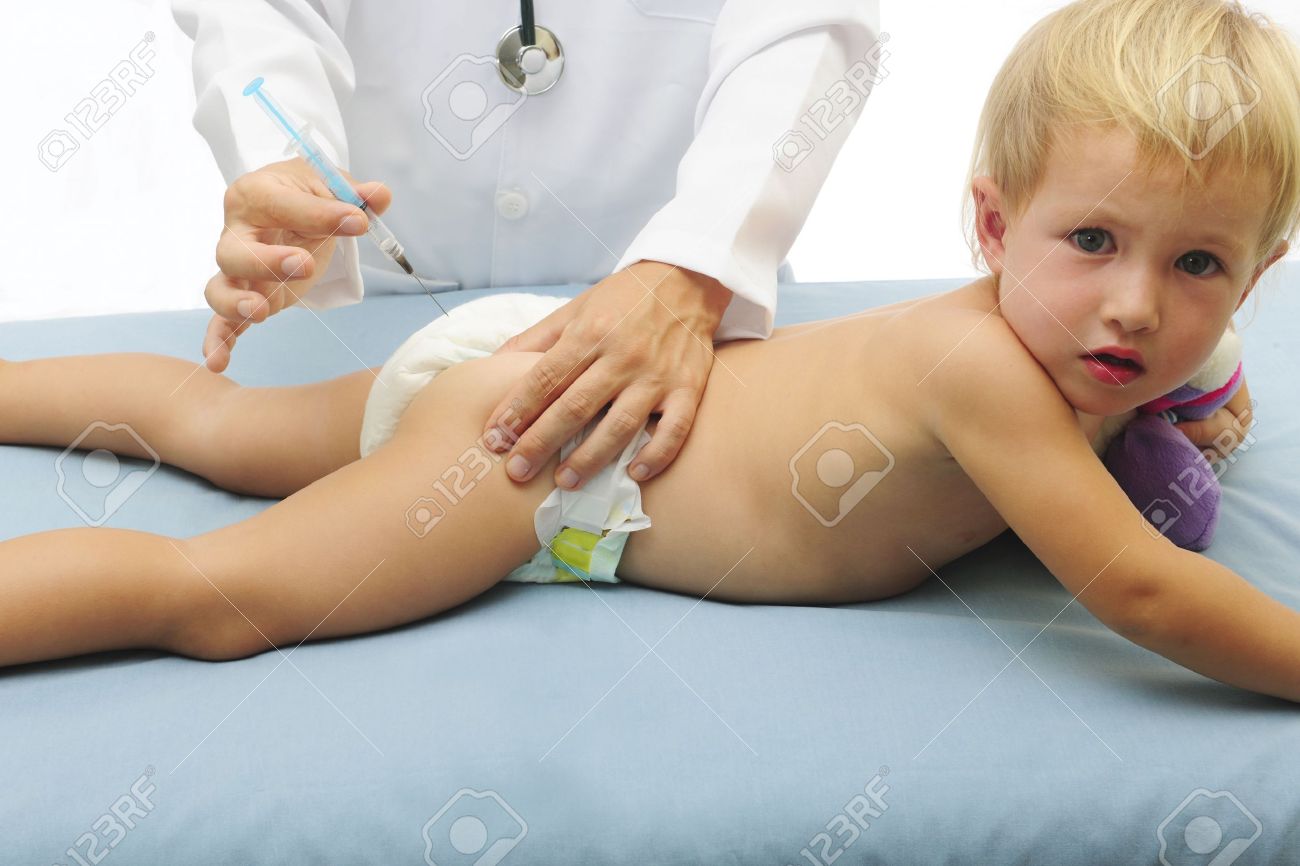 5856819-Vaccination-doctor-injecting-baby-Stock-Photo-diaper-baby-injection.jpg