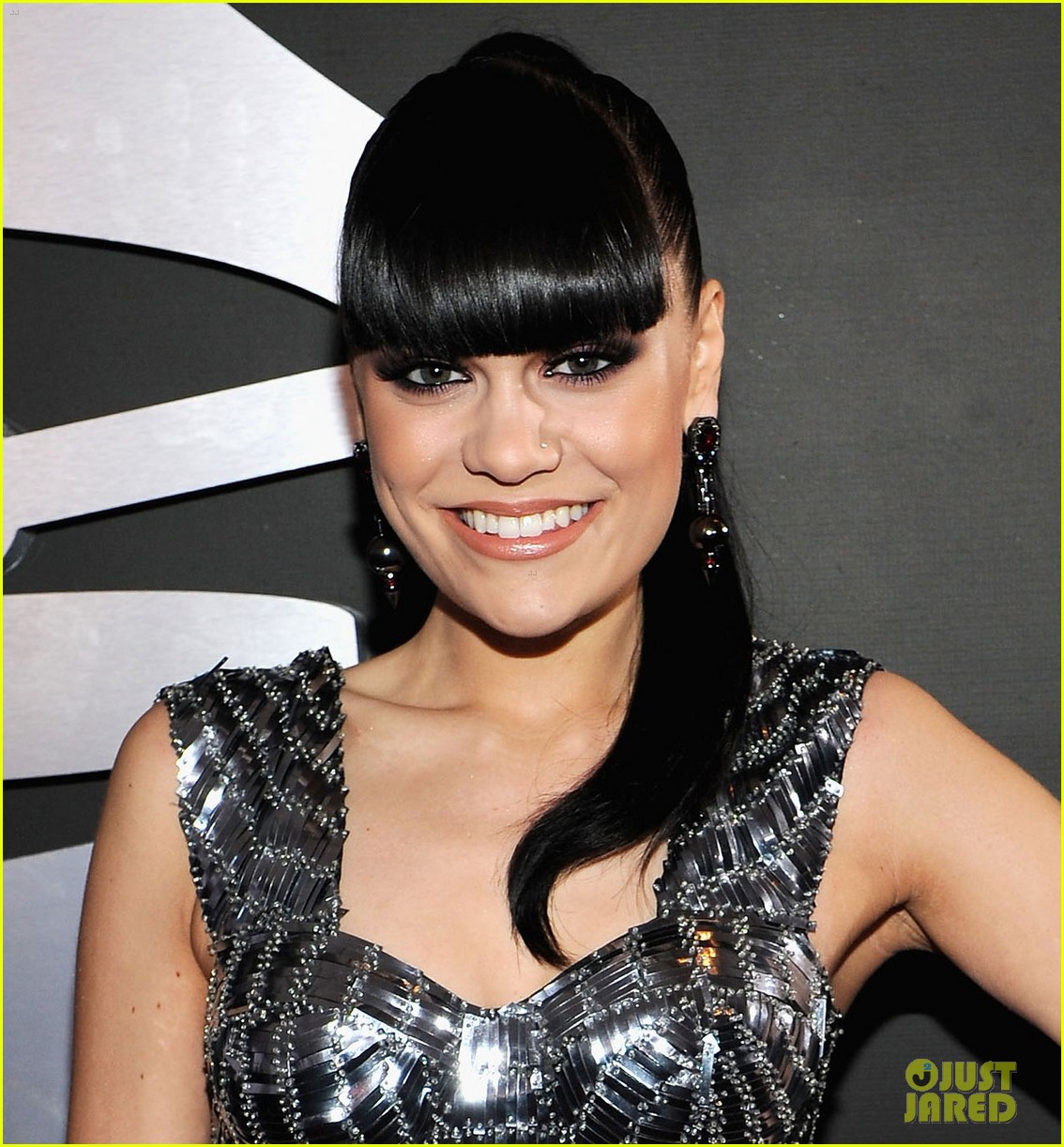 jessie-j-grammys-2012-red-carpet-04.jpg