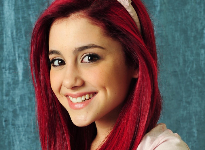 Ariana-Grande-beautiful-smile-wallpaper-712x522.jpg