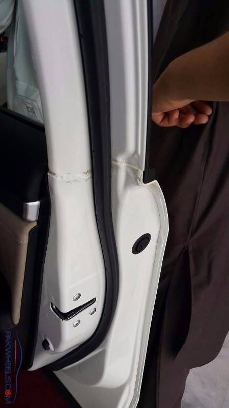 2016-Honda-Civic-Pakistan-Defects-16.jpg