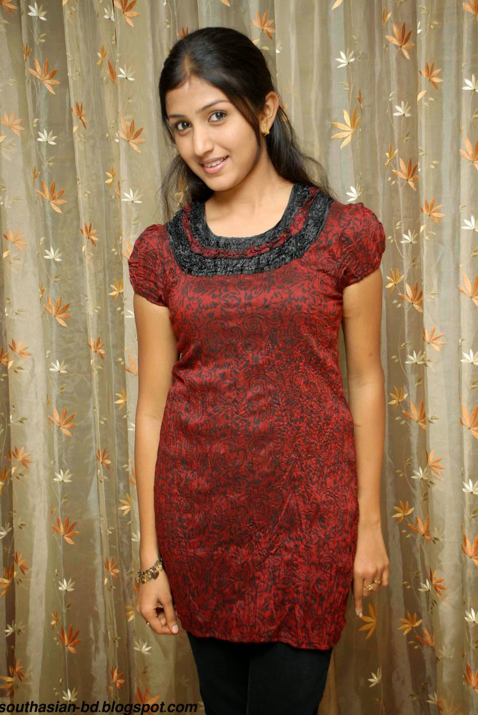 desi model supritha stills pics (10).jpg