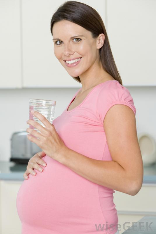 pregnant-woman-in-pink-drinking-water.jpg