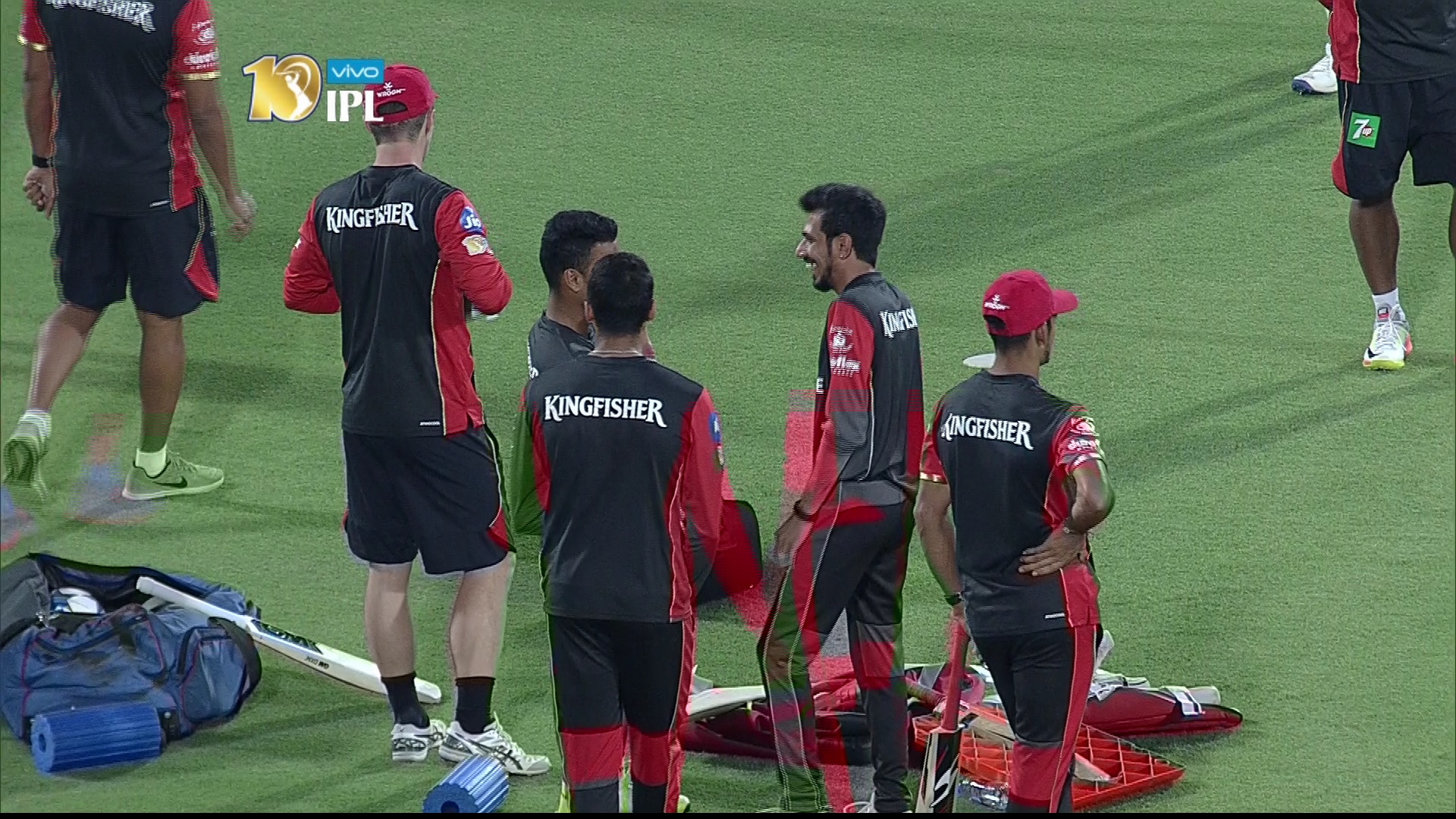 AsiaSat-5 @100.5 EAST<br />IPL-FEED<br />Sid:0001<br />MPEG-4/HDBiss<br />Tp:3890 H 9600<br />kiy:2145 3298 53A8 D2CD