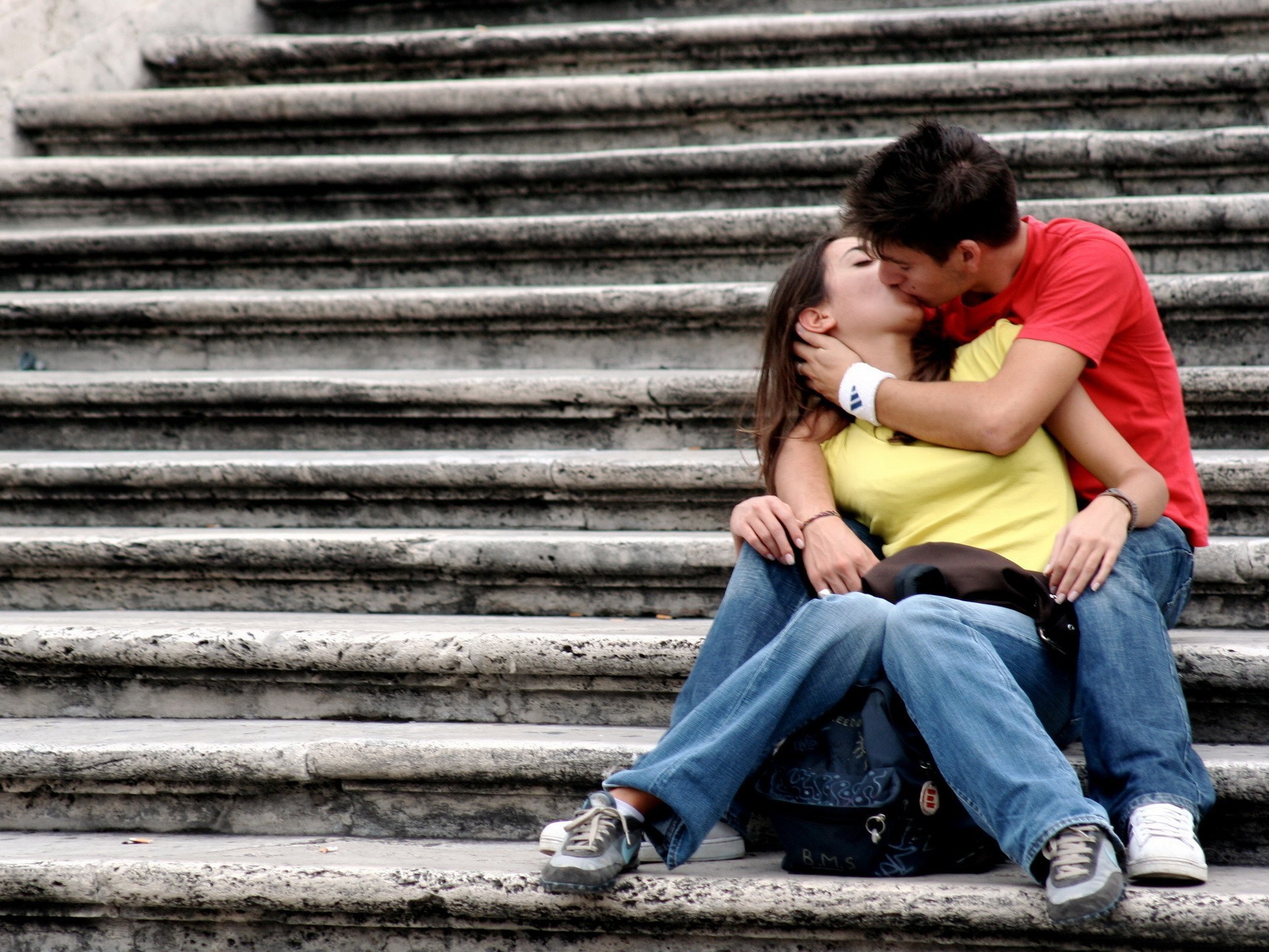Beautiful-Couple-Kiss-HD-Wallpaper.jpg